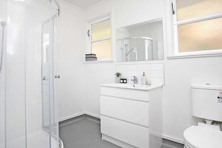 Photo of property in 104 Ruskin Road, Newlands, Wellington, 6037