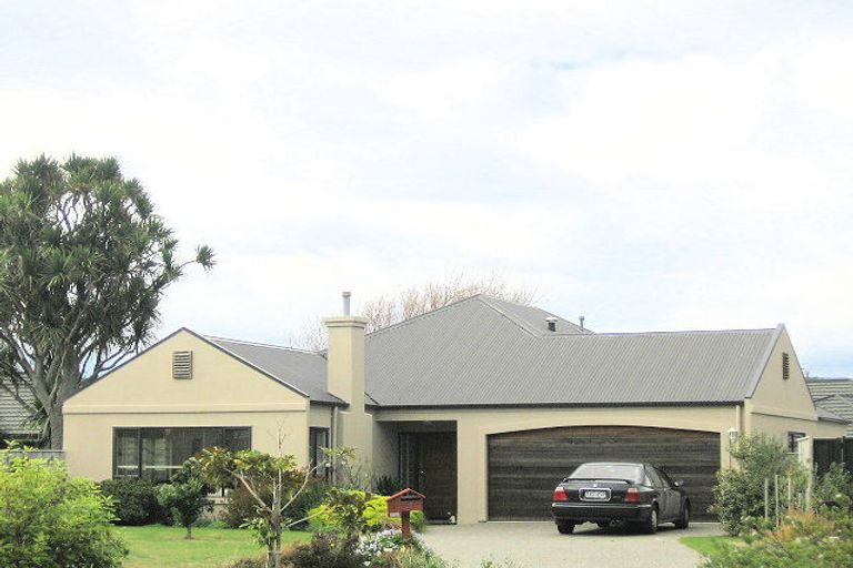 Photo of property in 8 Santa Teresa Court, Paraparaumu Beach, Paraparaumu, 5032