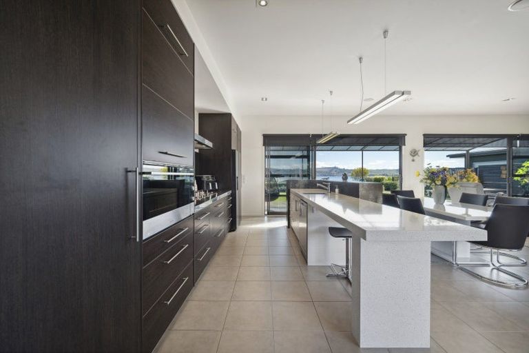 Photo of property in 9 Pukenamu Road, Rainbow Point, Taupo, 3330