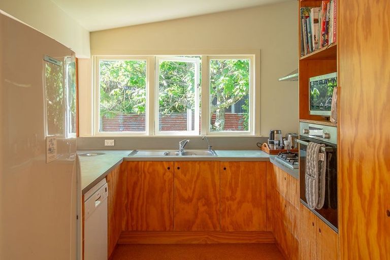 Photo of property in 174 Queens Drive, Lyall Bay, Wellington, 6022