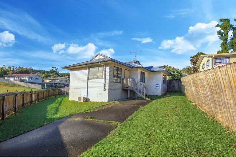Photo of property in 17 Maywood Crescent, Glen Eden, Auckland, 0602