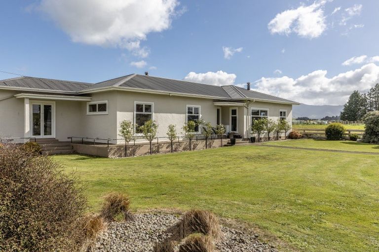 Photo of property in 71 Laws Road, Dannevirke, 4972