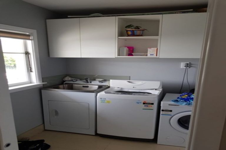 Photo of property in 8 Coniston Avenue, Ilam, Christchurch, 8041