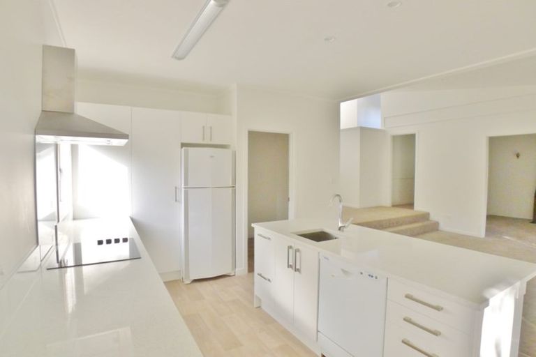 Photo of property in 192 Henderson Valley Road, Henderson, Auckland, 0612