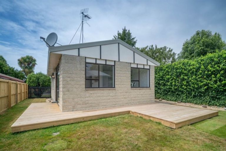 Photo of property in 92c/2 Englefield Road, Northwood, Christchurch, 8051