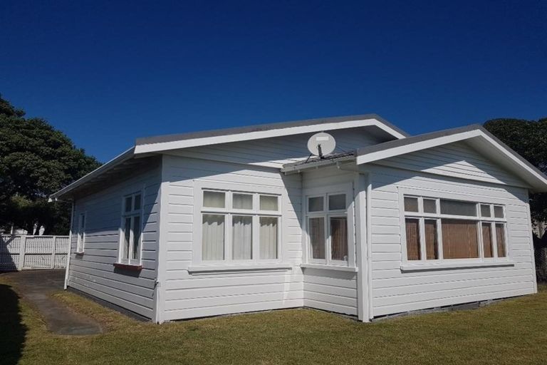 Photo of property in 37 Manly Street, Paraparaumu Beach, Paraparaumu, 5032