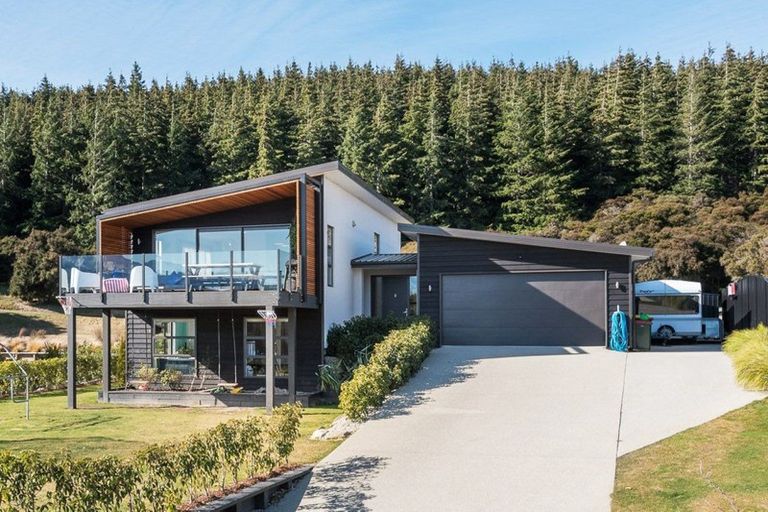 Photo of property in 8 Edgewood Place, Wanaka, 9305