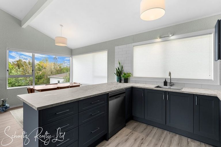 Photo of property in 15 Bickerstaffe Road, Maungaturoto, 0520