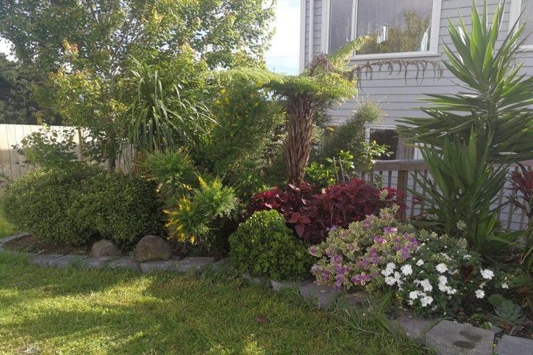 Photo of property in 21 Spyglass Street, Red Beach, 0932