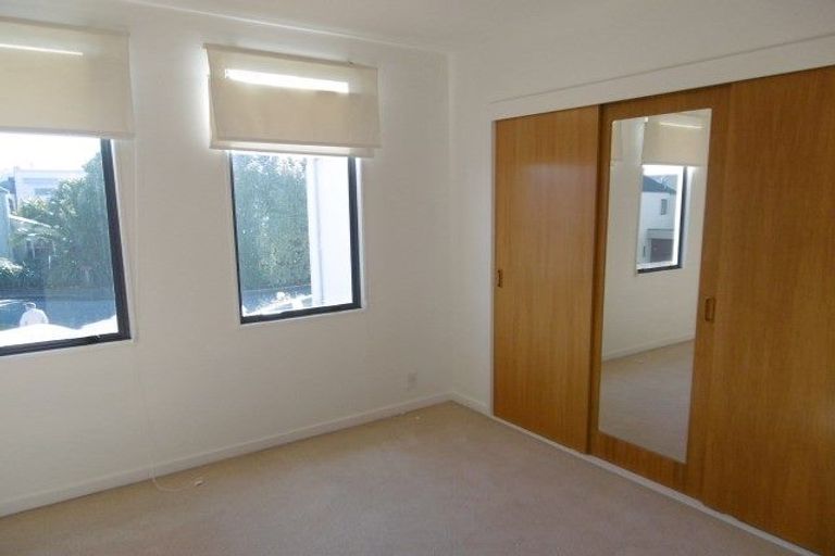 Photo of property in 8 Oakford Close, Riccarton, Christchurch, 8011