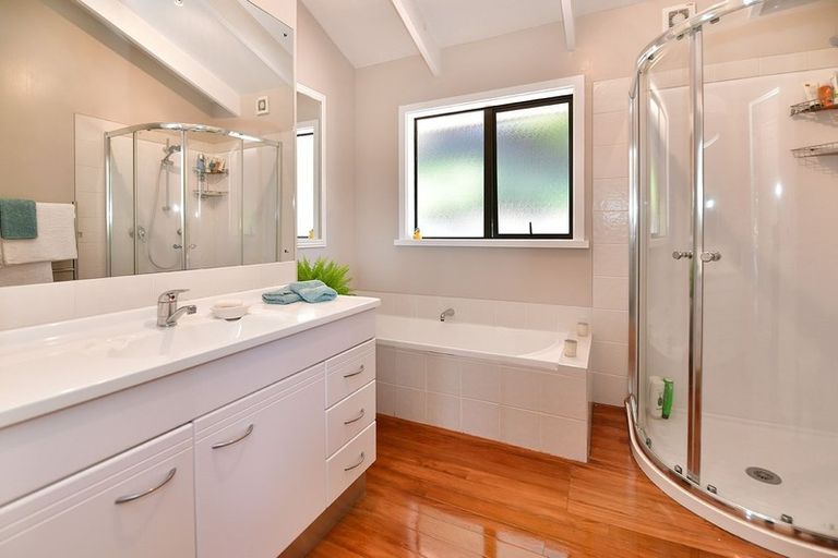 Photo of property in 3 Ngahere Views, Orewa, 0931