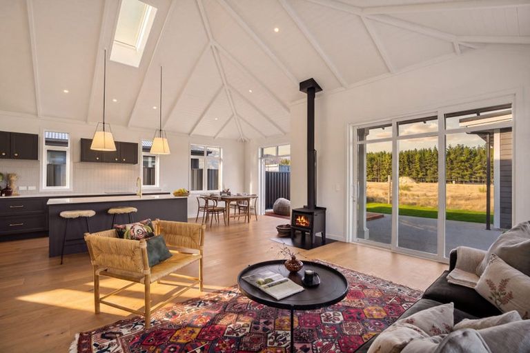 Photo of property in 105 Burdon Loop, Lake Hawea, 9382