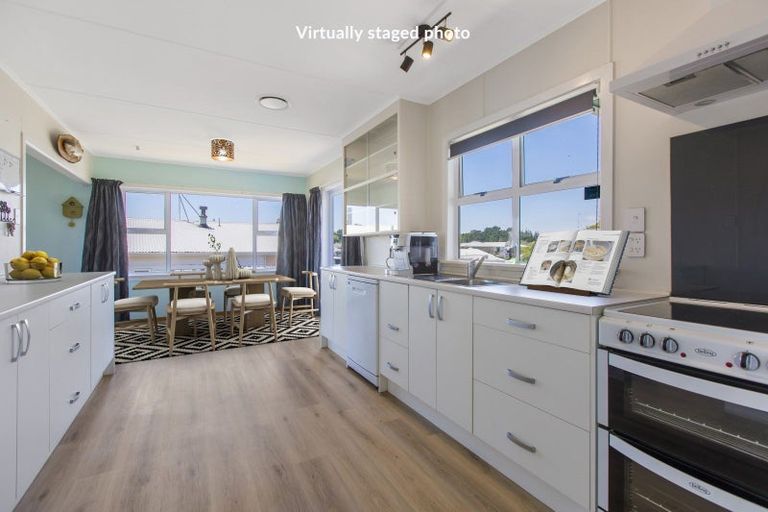 Photo of property in 14 Rospeath Crescent, Spotswood, New Plymouth, 4310