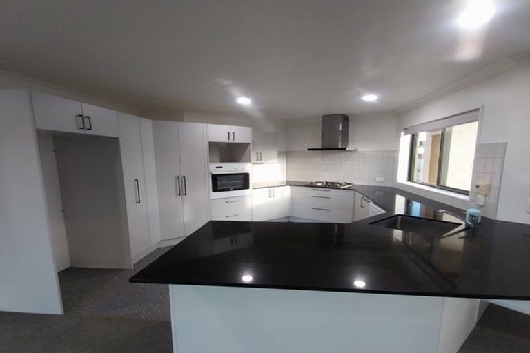 Photo of property in 1 Limousin Place, Grandview Heights, Hamilton, 3200