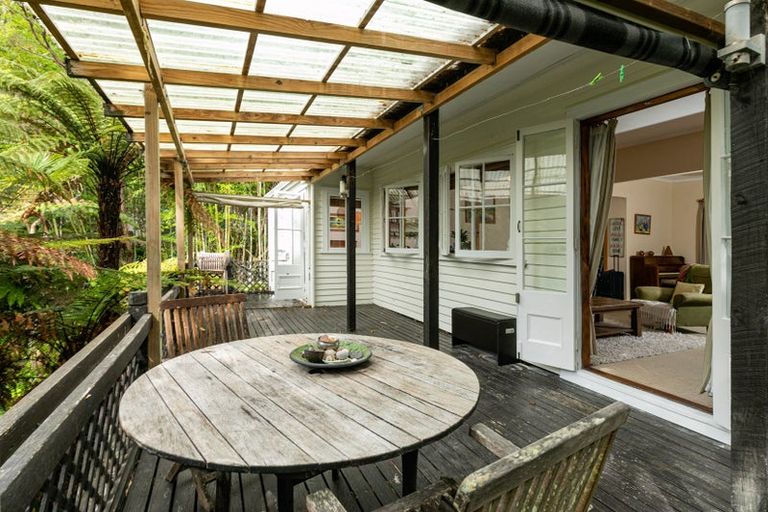 Photo of property in 332 Huia Road, Titirangi, Auckland, 0604