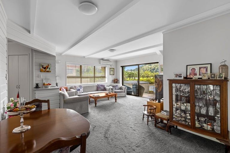 Photo of property in 6 Waiwera Road, Waiwera, Orewa, 0994