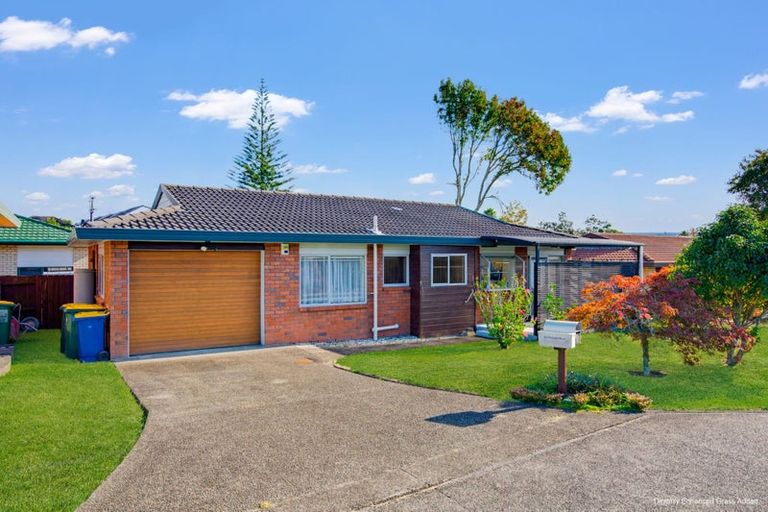 Photo of property in 52 Bodi Place, Te Atatu South, Auckland, 0610