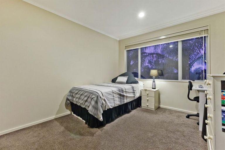 Photo of property in 162 Kittiwake Drive, Schnapper Rock, Auckland, 0632