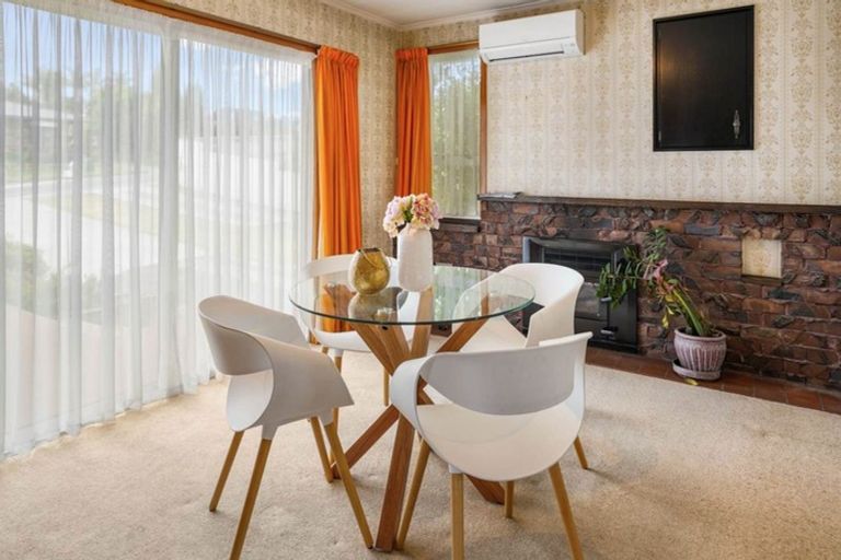 Photo of property in 235 Edmonton Road, Te Atatu South, Auckland, 0610