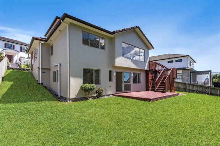 Photo of property in 14 Spoonbill Place, Unsworth Heights, Auckland, 0632