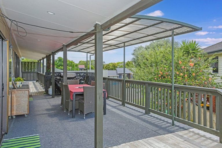 Photo of property in 11a Millen Place, Clarks Beach, 2122