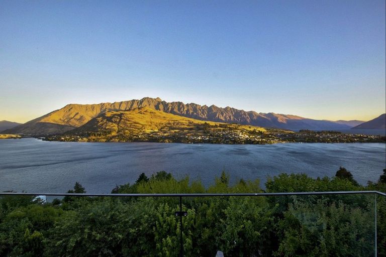 Photo of property in 5 Sunrise Lane, Queenstown, 9300