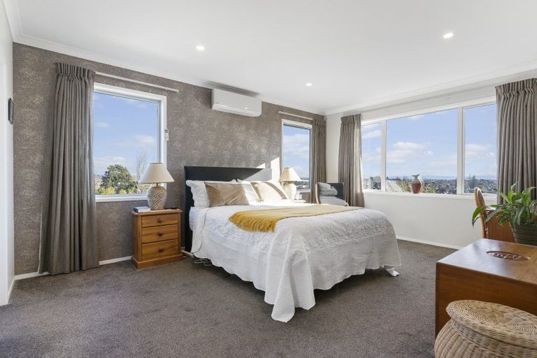 Photo of property in 20 Roxborough Place, East Tamaki Heights, Auckland, 2016