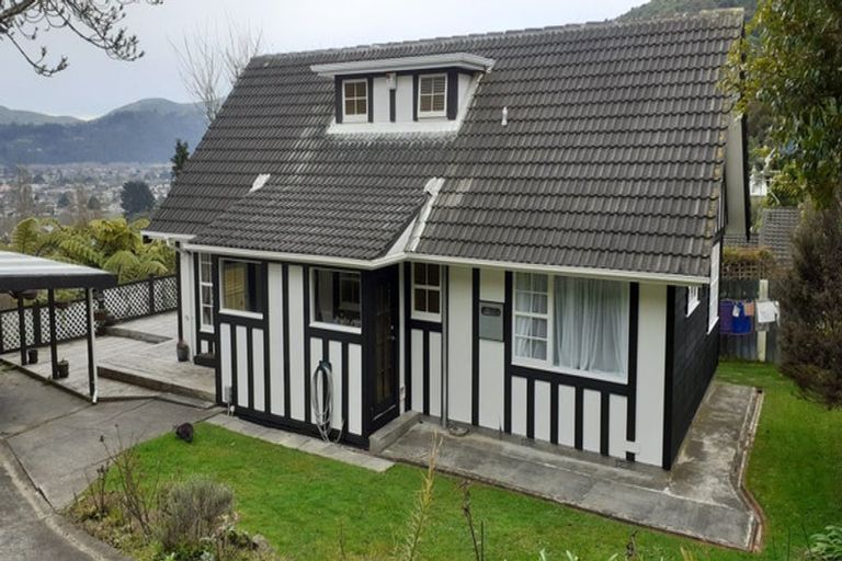 Photo of property in 6 Kerkwall Drive, Naenae, Lower Hutt, 5011