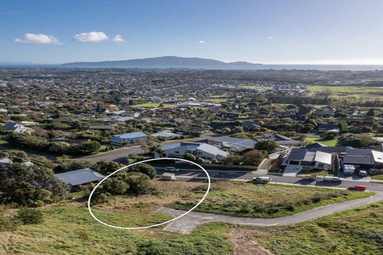 Photo of property in 73 Kotare Street, Waikanae, 5036