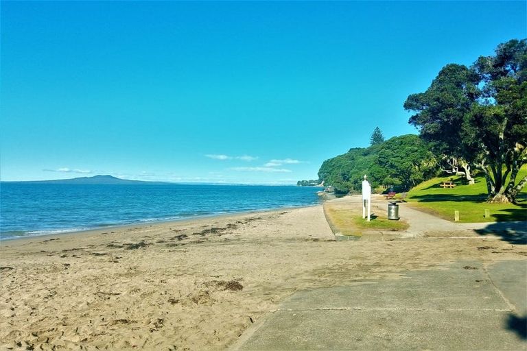 Photo of property in 502 Beach Road, Murrays Bay, Auckland, 0630