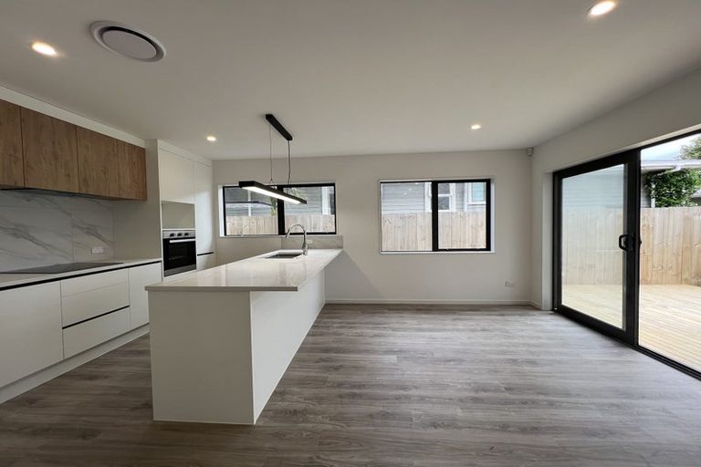 Photo of property in 30b Durham Street, Te Atatu Peninsula, Auckland, 0610