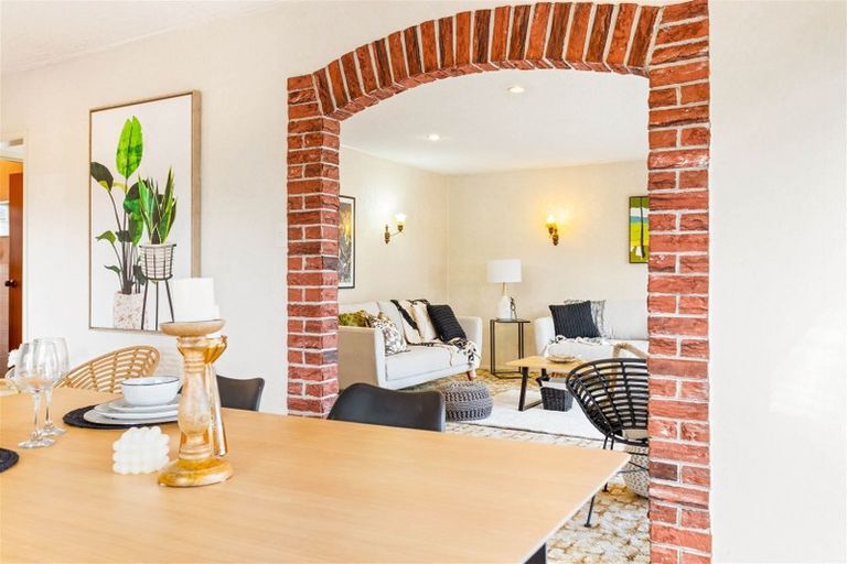 Photo of property in 28 Dawnhaven Drive, Te Atatu Peninsula, Auckland, 0610