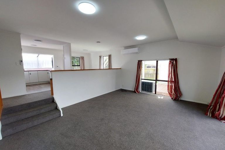 Photo of property in 10 Lacebark Court, Titirangi, Auckland, 0604