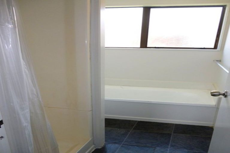 Photo of property in 2/30 Karepo Crescent, Ranui, Auckland, 0612