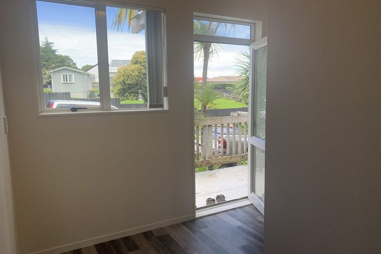 Photo of property in 15/242 Great North Road, Henderson, Auckland, 0612