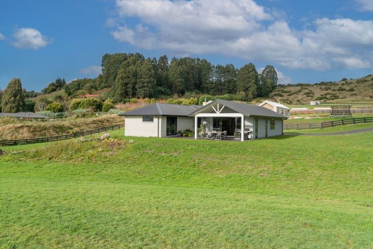Photo of property in 11 Lochinvar Lane, Acacia Bay, Taupo, 3385