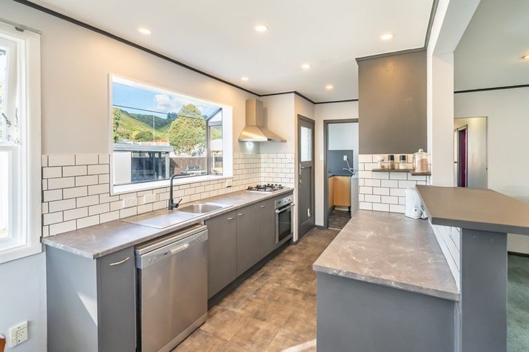 Photo of property in 27 Mountbatten Grove, Clouston Park, Upper Hutt, 5018