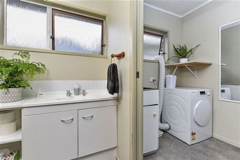 Photo of property in 61 Merriefield Avenue, Forrest Hill, Auckland, 0620