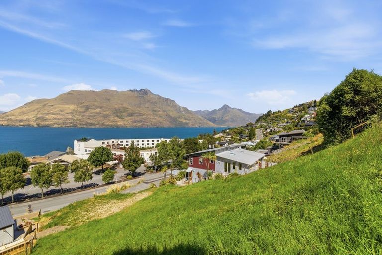 Photo of property in 10 Sainsbury Road, Fernhill, Queenstown, 9300