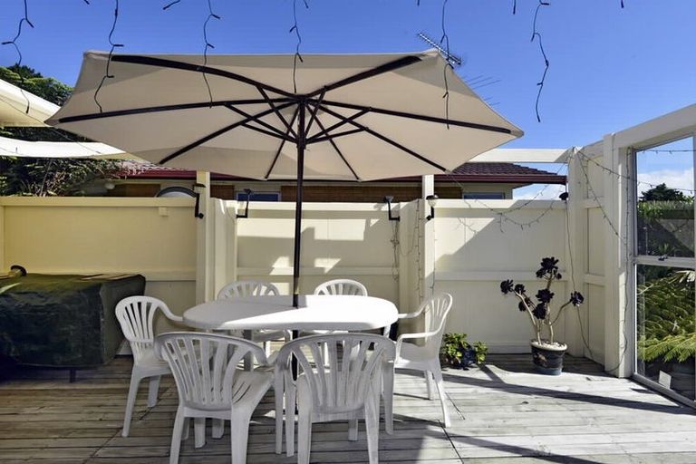 Photo of property in 25 Allington Road, Massey, Auckland, 0614