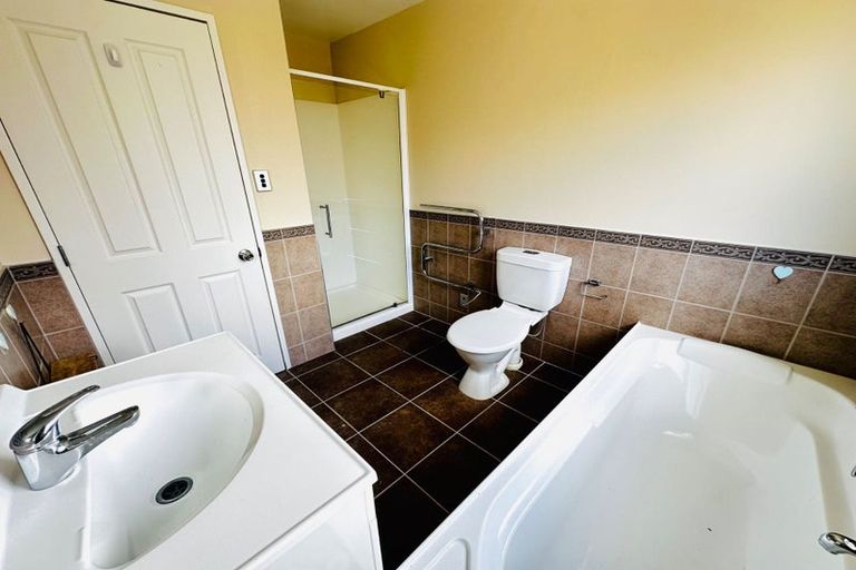 Photo of property in 14 Maypark Crescent, Flat Bush, Auckland, 2016