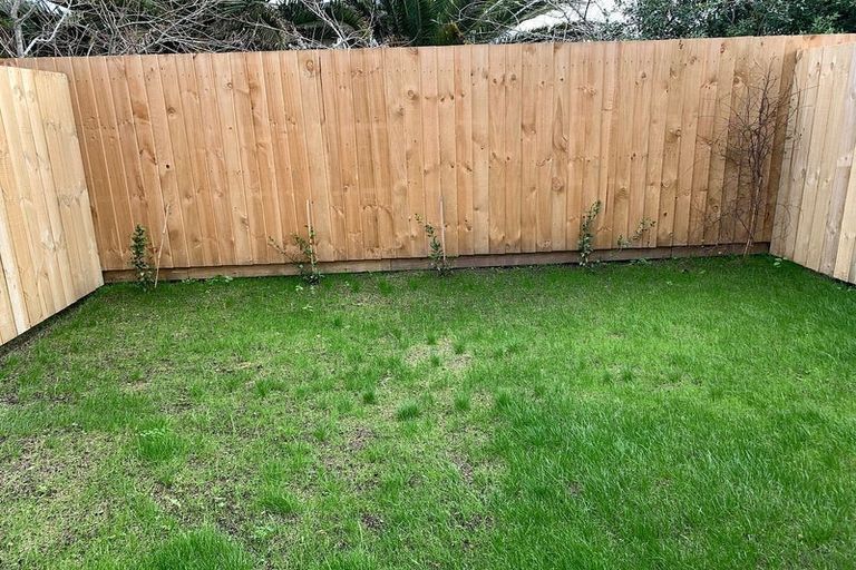 Photo of property in 5/4 Harry Ward Place, Henderson, Auckland, 0610