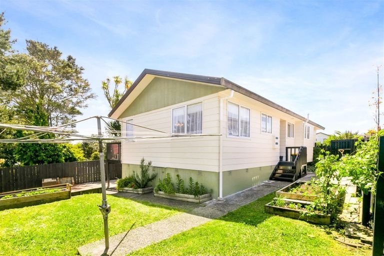 Photo of property in 12 Borich Road, Sunnyvale, Auckland, 0612