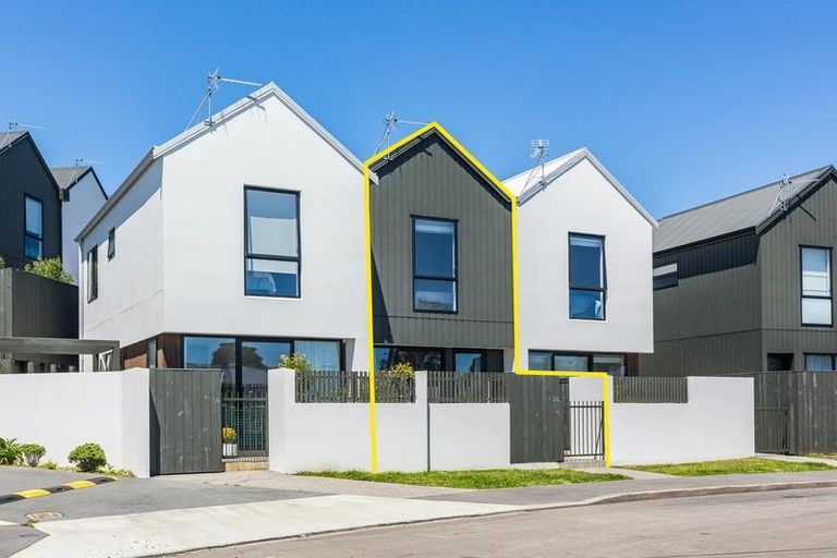 Photo of property in 2/6 Oswald Crescent, Paparangi, Wellington, 6037