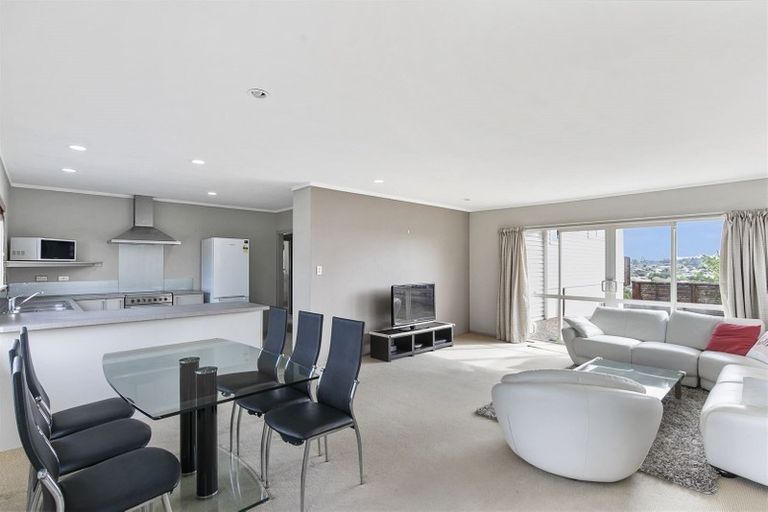 Photo of property in 92 Sunset Road, Unsworth Heights, Auckland, 0632