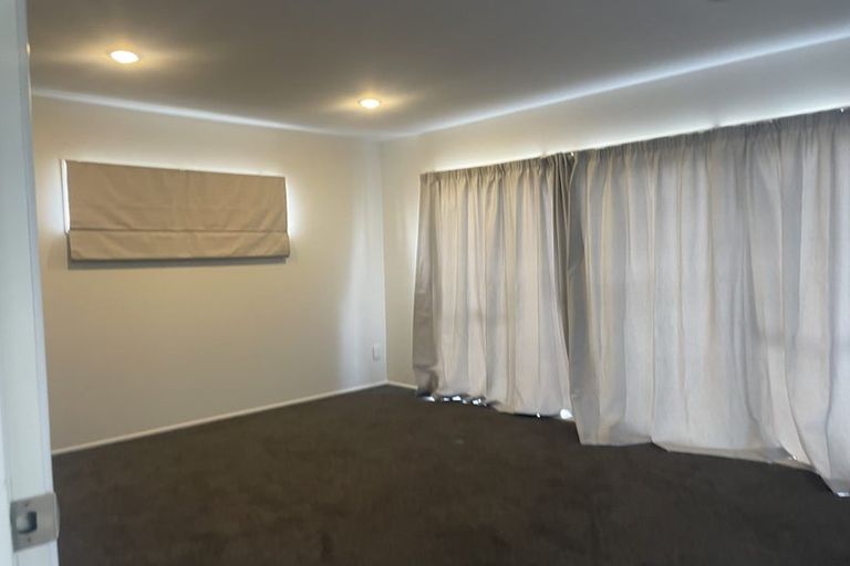 Photo of property in 16 Merlot Way, Te Atatu South, Auckland, 0610