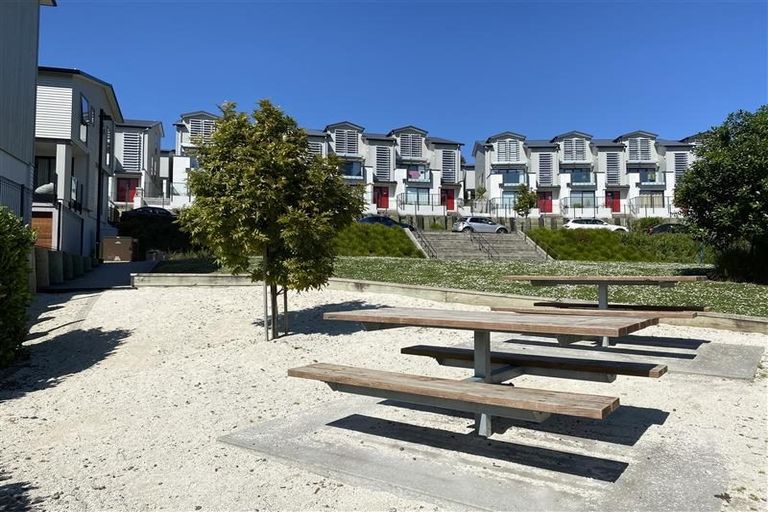 Photo of property in 40 Akeake Lane, Albany Heights, Auckland, 0632