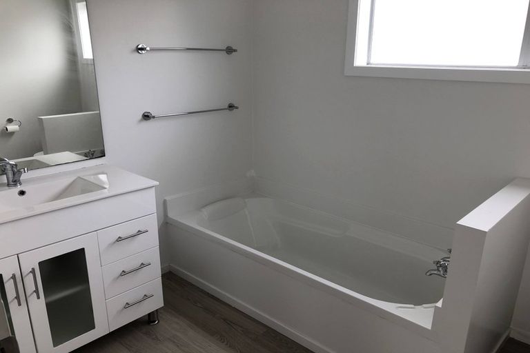 Photo of property in 8a Alister Way, Churton Park, Wellington, 6037