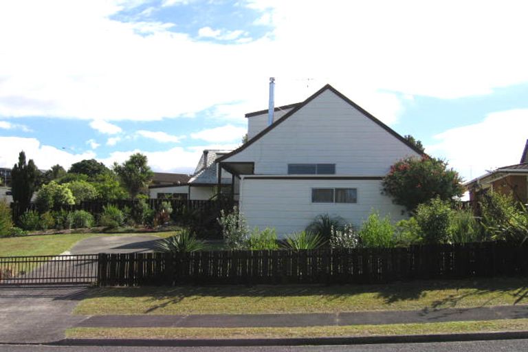 Photo of property in 1/1 Eastwood Rise, Browns Bay, Auckland, 0630