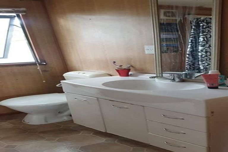 Photo of property in 210 Lake Road, Northcote, Auckland, 0627